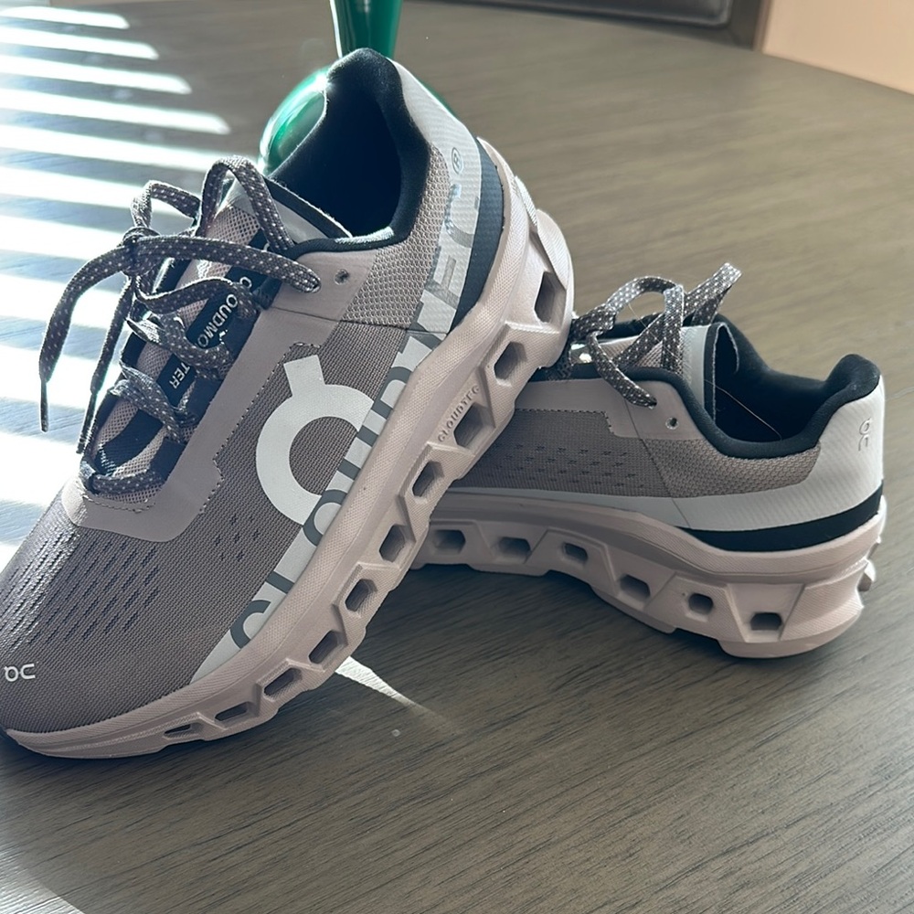 ON Running Cloudstratus Sneakers - color 
CINDER/FOG